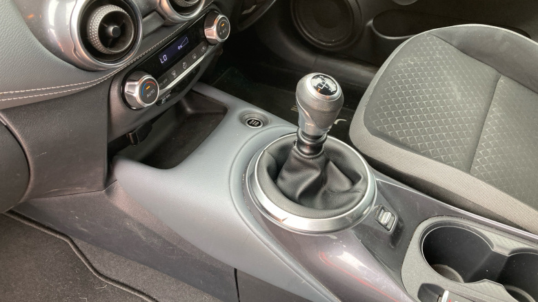 Nissan Juke 1.0 DiG-T 114 N-Connecta 5dr Petrol Hatchback